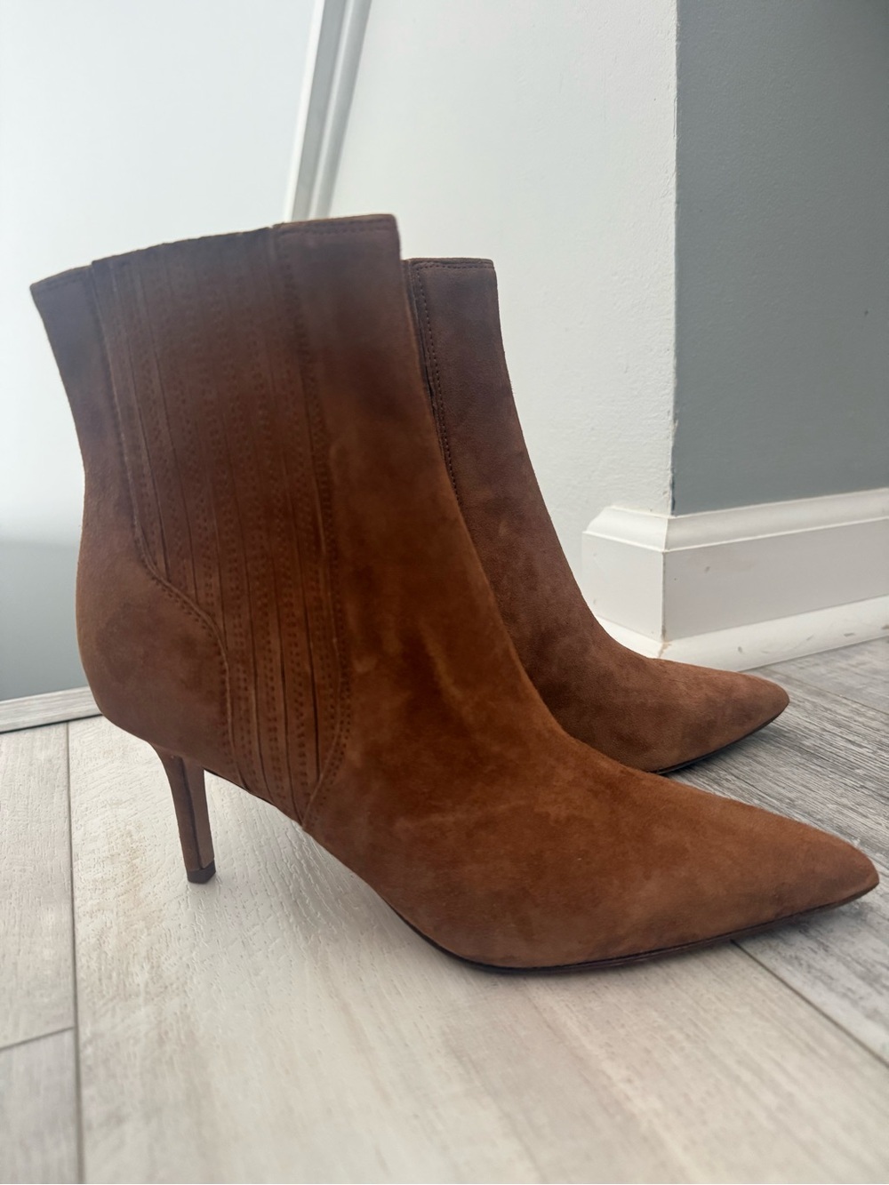 Veronica Beard Brown Suede Pointed Toe Ankle Booties Size 6 Brand New!!